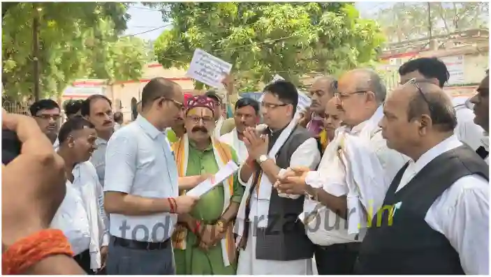 A huge demonstration was organized under the aegis of All India Brahmin Welfare Institute