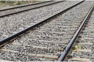 An unknown old man died after being hit by a train