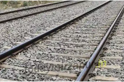 An unknown old man died after being hit by a train