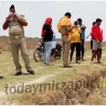 Dead body found floating on the banks of Ganga panic in the village