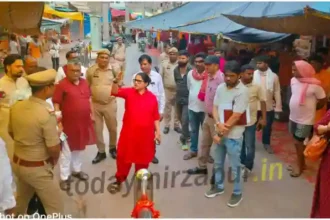 District Magistrate got angry over encroachment by shopkeepers.