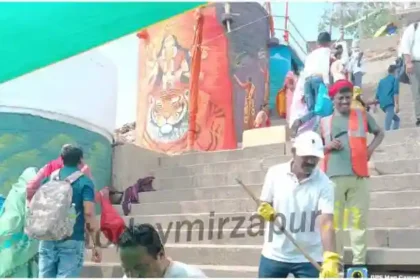Executive Officer G Lal cleaned the ghats along with Ganga guards