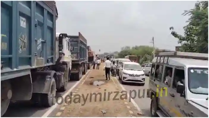 Heavy traffic jam on Shastri bridge disrupts life