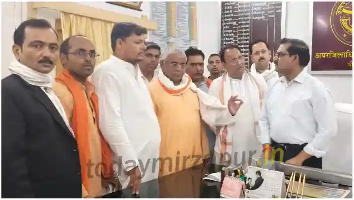 Mirzapur Vishwa Hindu Parishad Cow Protection Department submitted a memorandum