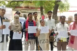 People mobilized against illegal occupation of public well and temple in Mirzapur city
