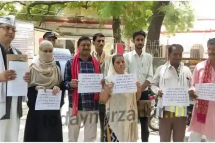 People mobilized against illegal occupation of public well and temple in Mirzapur city