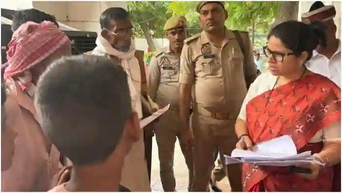 The District Magistrate heard the problems of the people in the Collectorate Janta Darshan