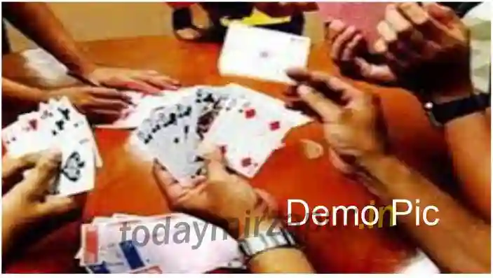 Madihan Police arrested four people including forty thousand cash from a gambling den